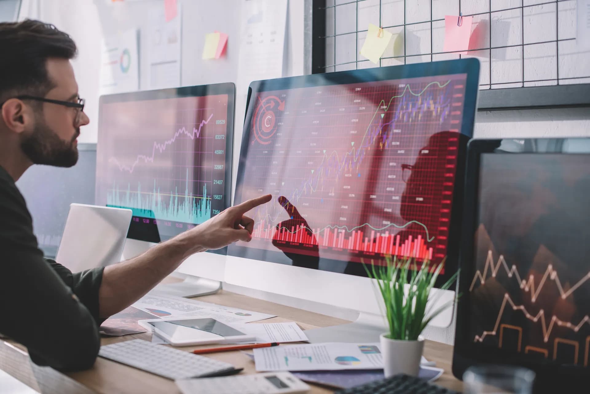 Business σενάρια: predictive maintenance, demand forecasting και churn analysis πάνω από δεδομένα ERP με μοντέλα AI
